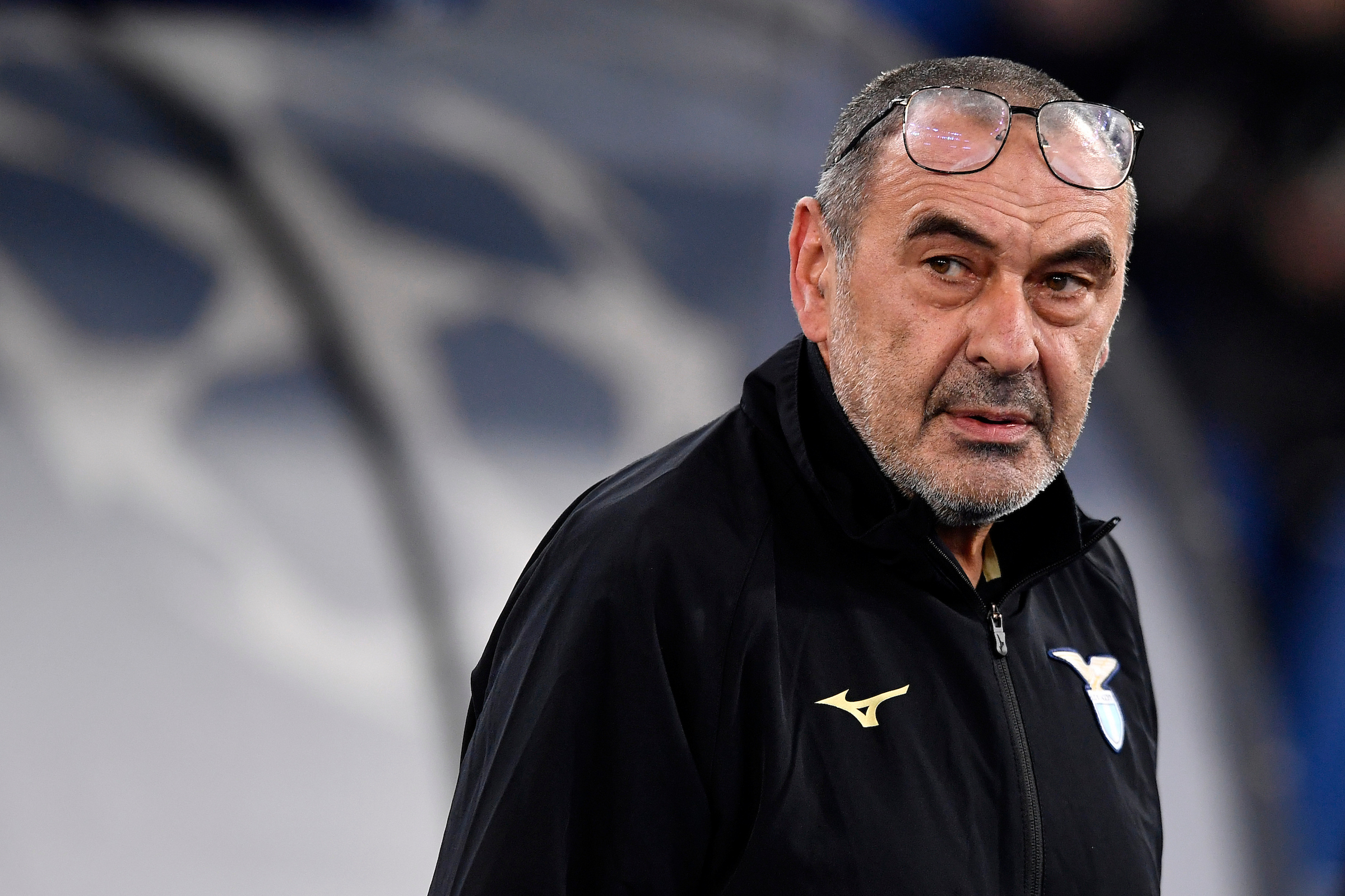 È bello, ma non è normale, che sia Sarri a difendere i tifosi